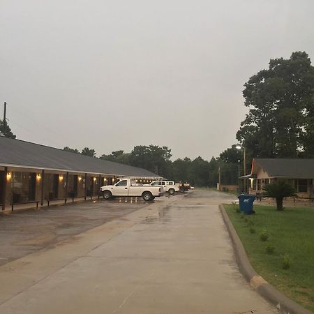 Garden Inn And Suites Silsbee Exterior photo